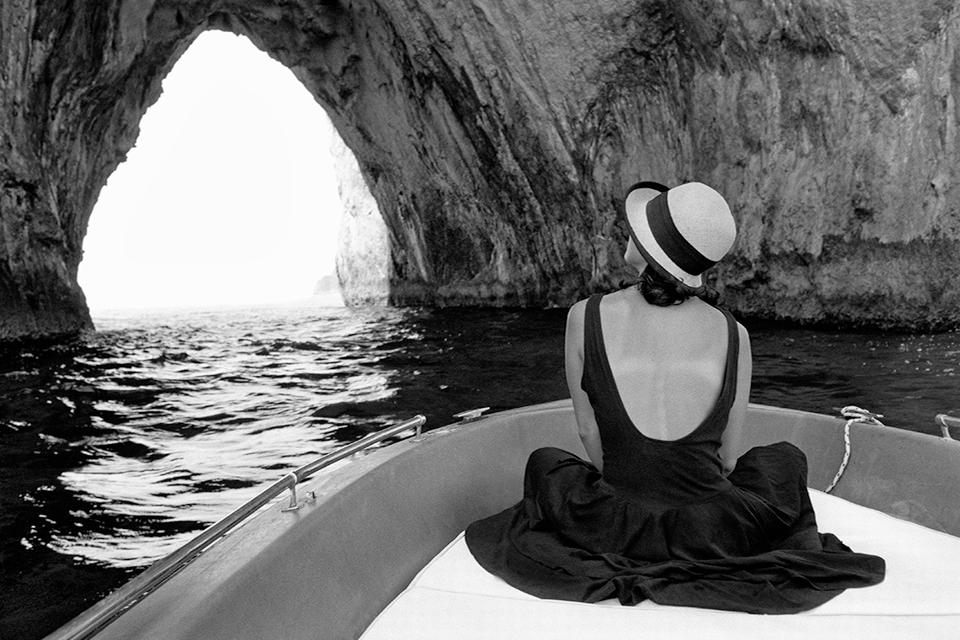 Arch play in Capri